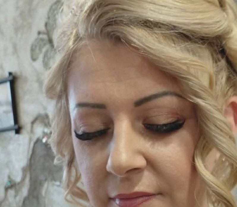 Svadobný make-up a vlny vo vlasoch